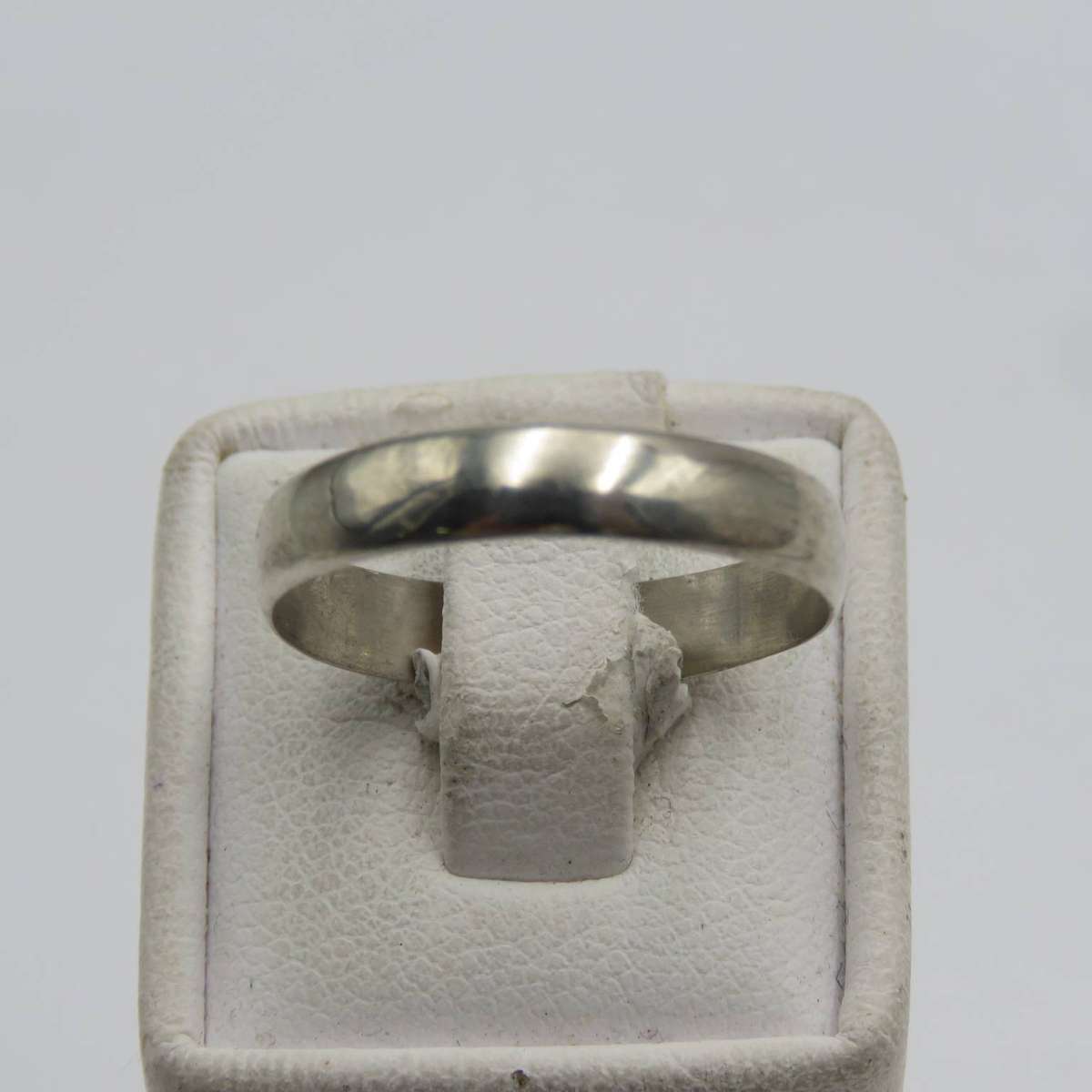 Sterling silver band ring - no stones - weighs 1.7g - size S
