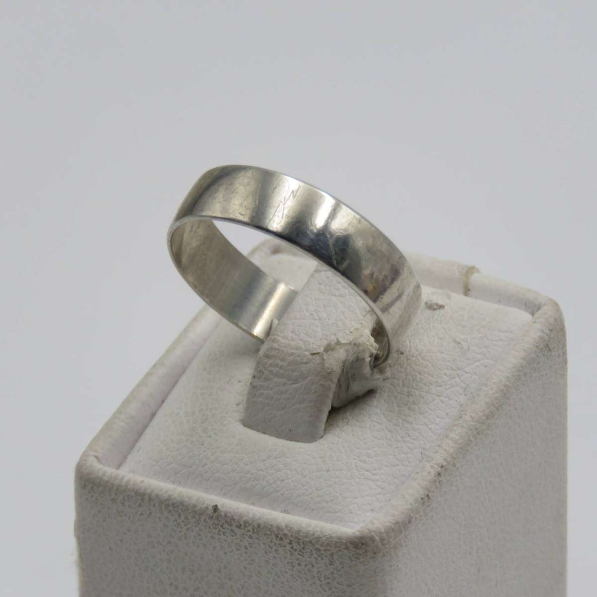 Sterling silver band ring - no stones - weighs 1.7g - size O