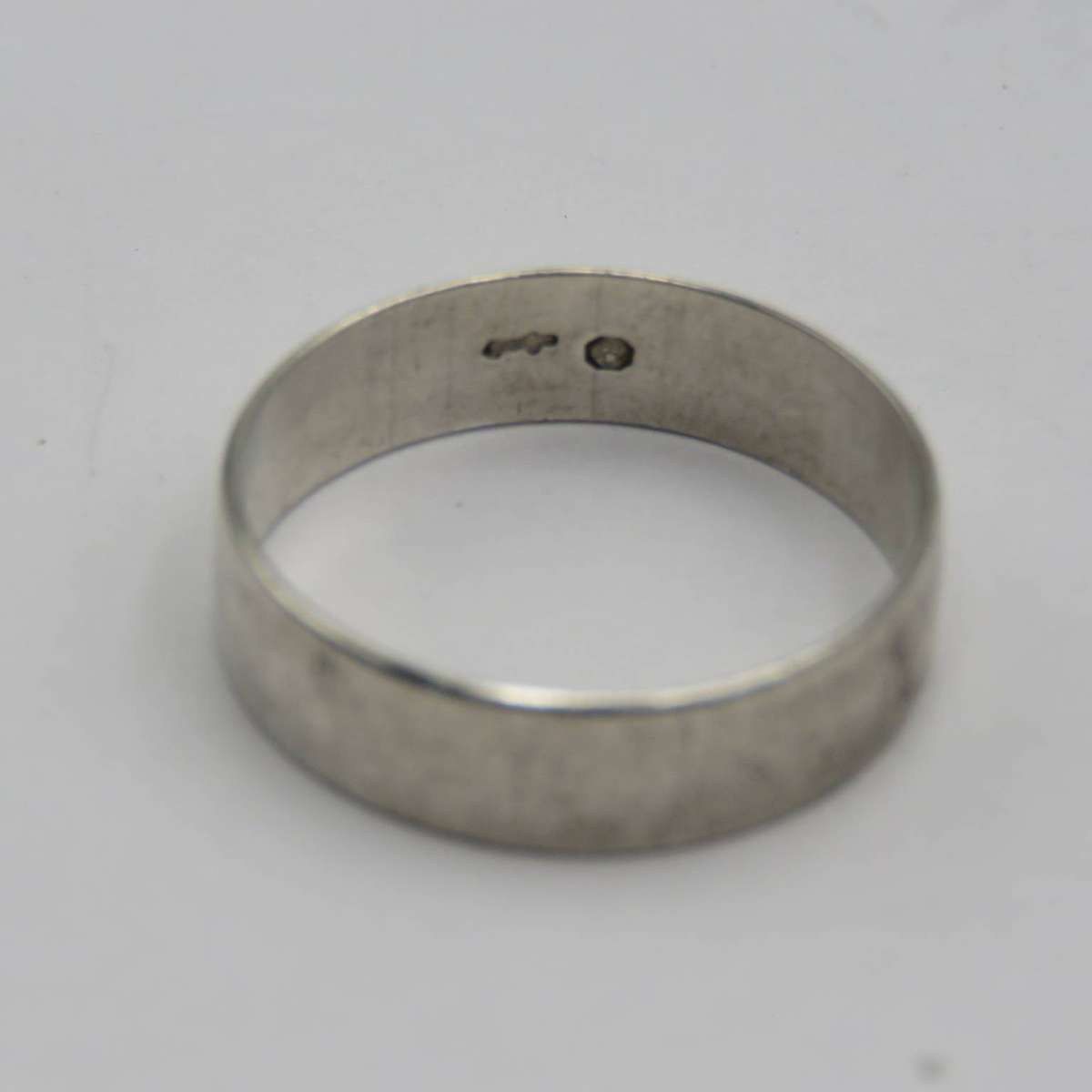 Sterling silver band ring - no stones - weighs 1.7g - size O