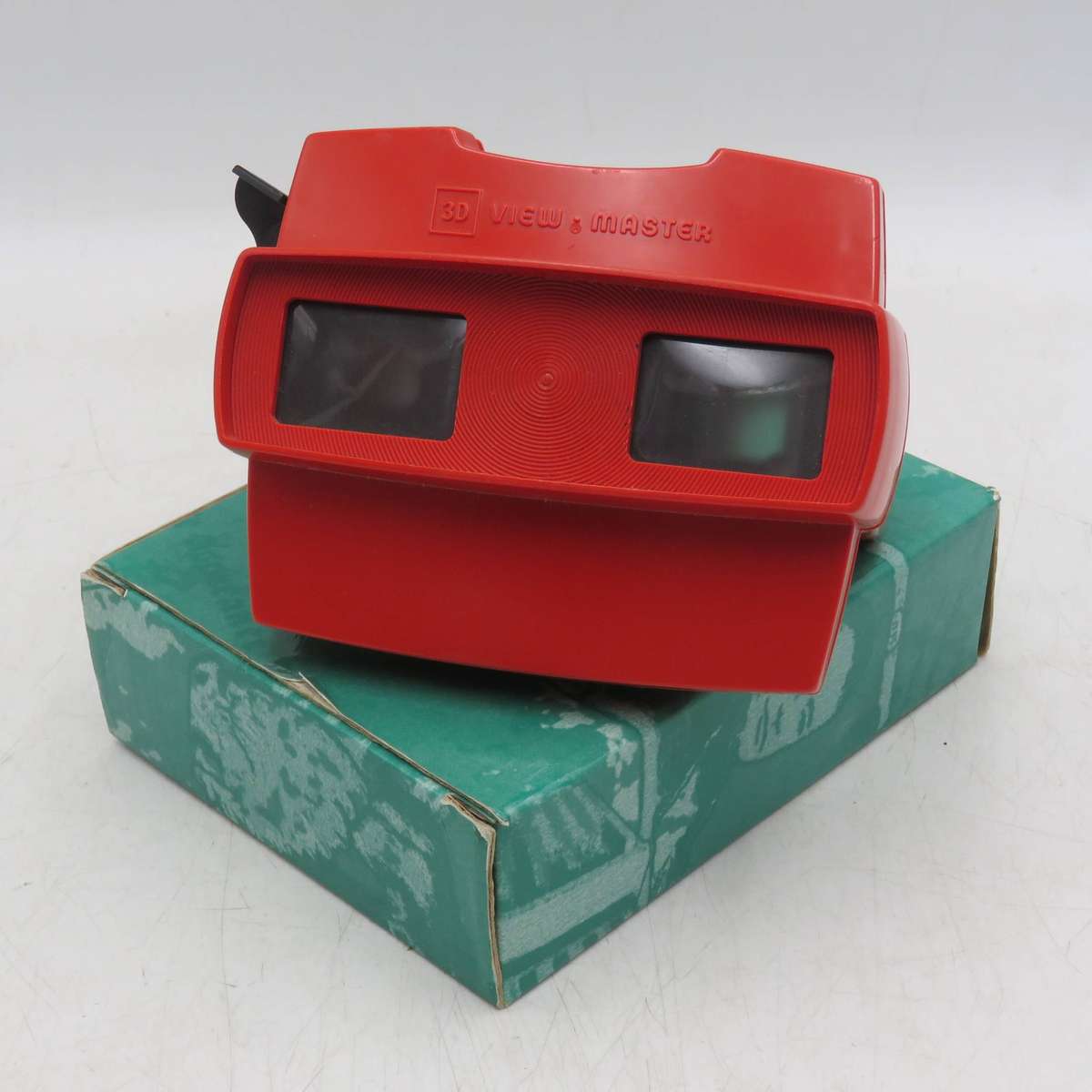 Vintage 3D View-master viewer with reels