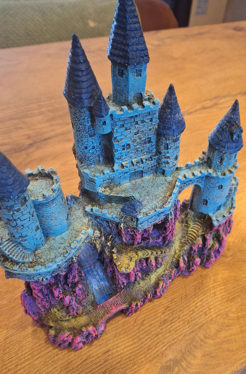 Fishtank decor ( castle and Groot)