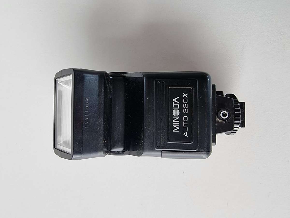 Minolta Auto 220x Flash Unit