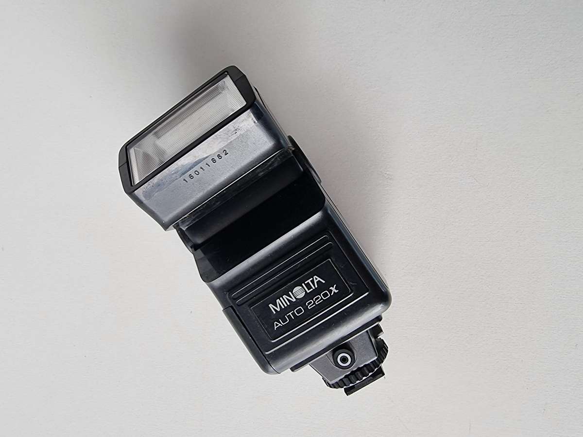 Minolta Auto 220x Flash Unit