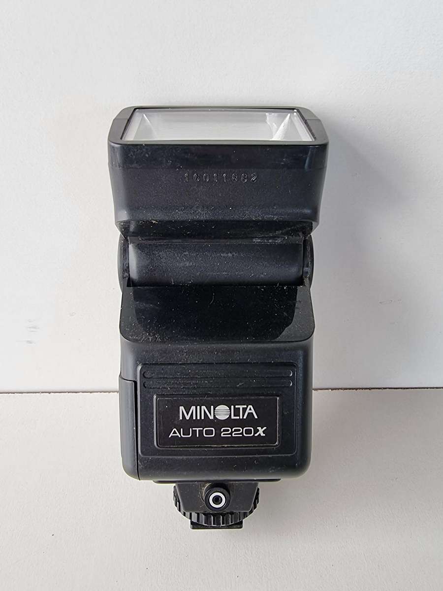 Minolta Auto 220x Flash Unit