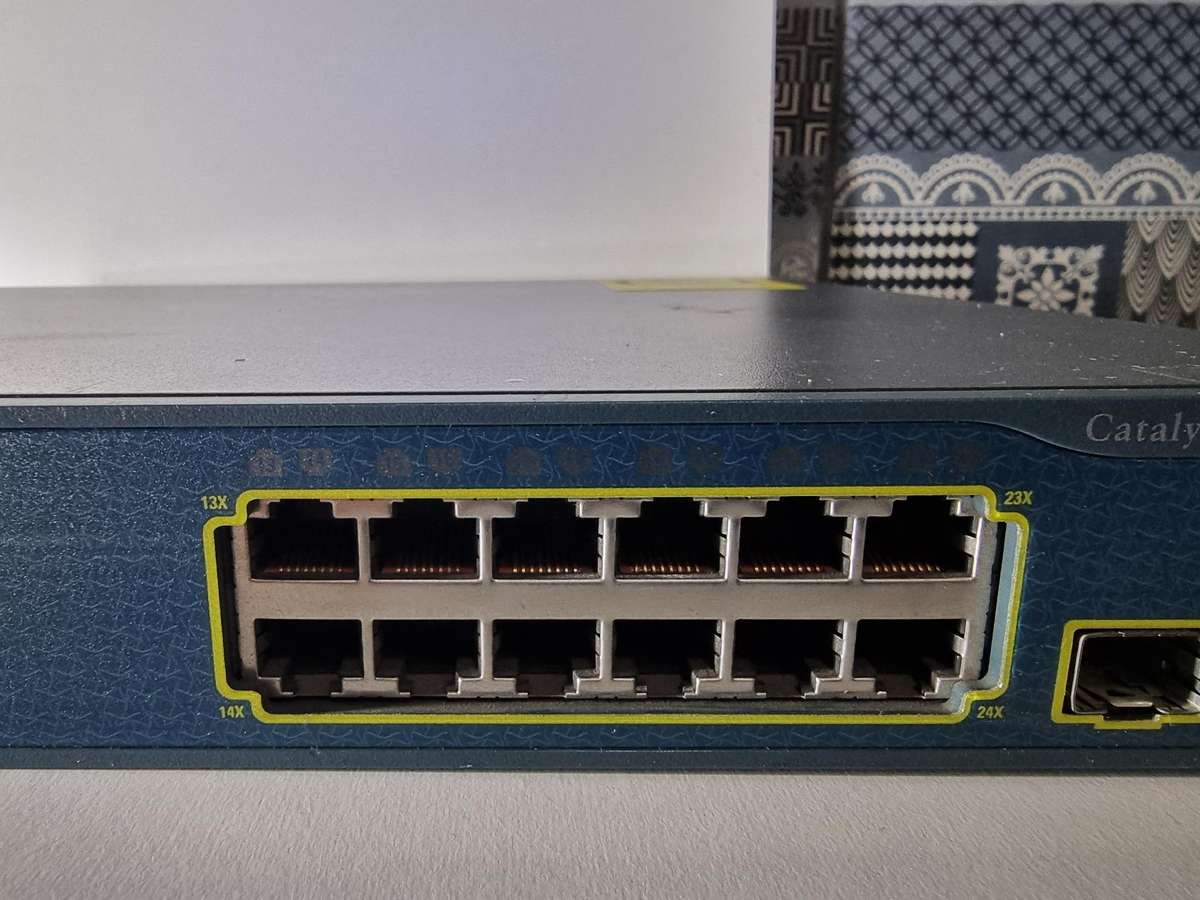 Cisco Catalyst 3560 Series PoE-24 Switch