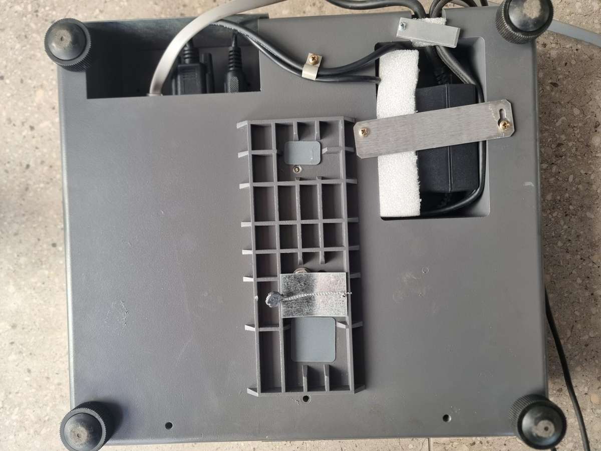 Avery Scale With Display - Pole Mounted