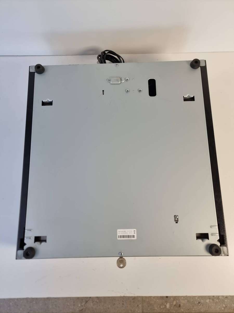 Cash drawer with key