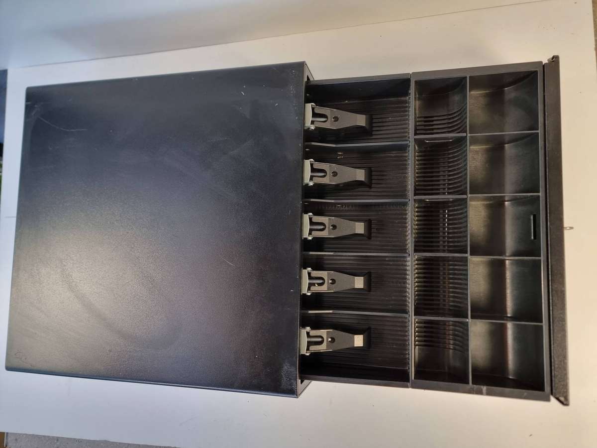 Cash drawer with key