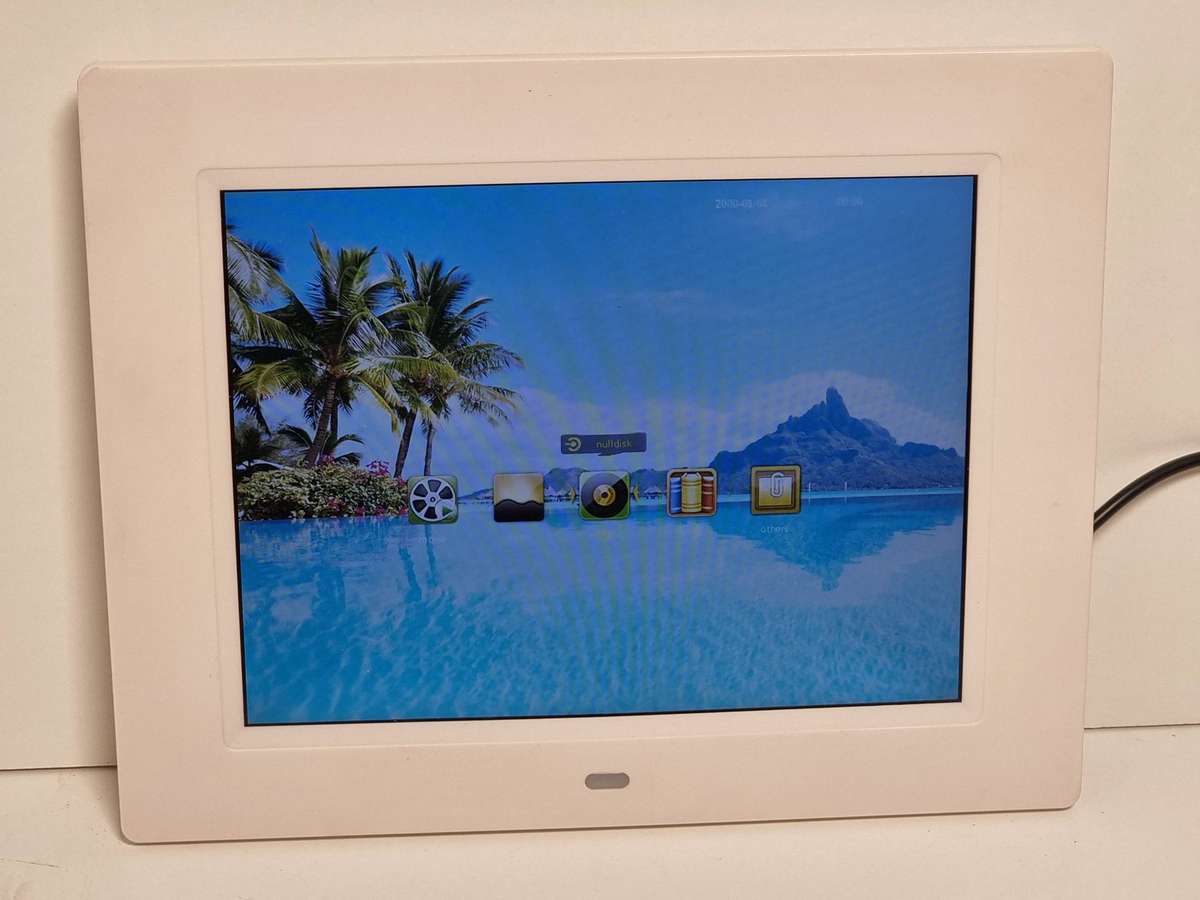 White 8" Digital Photo Frame