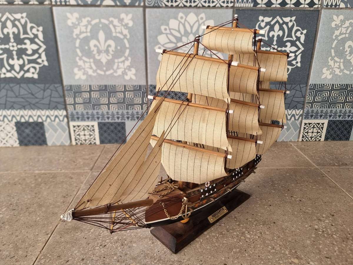 Detailed Ship Model Of The "Bergantín Siglo xviii Vessel"
