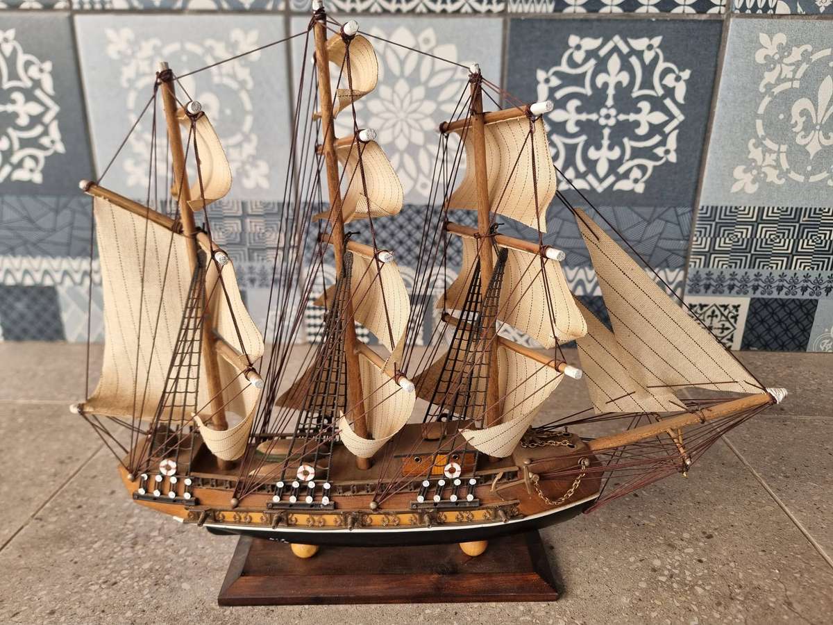 Detailed Ship Model Of The "Bergantín Siglo xviii Vessel"