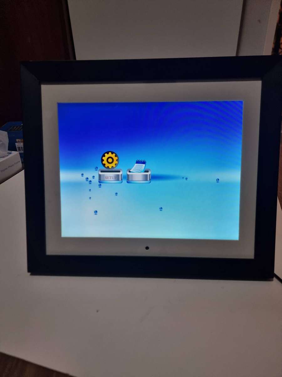 14" Digital Phot Frame - Wood Frame