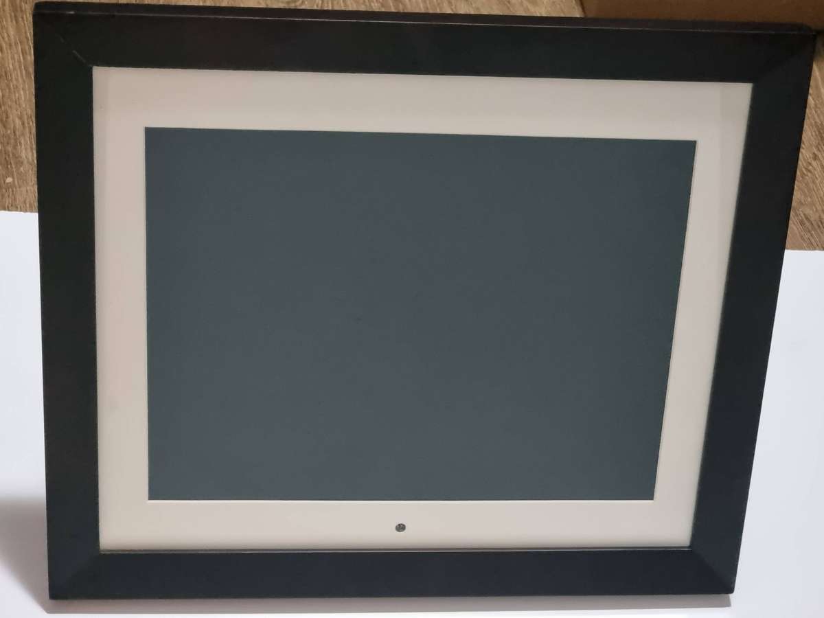 14" Digital Phot Frame - Wood Frame