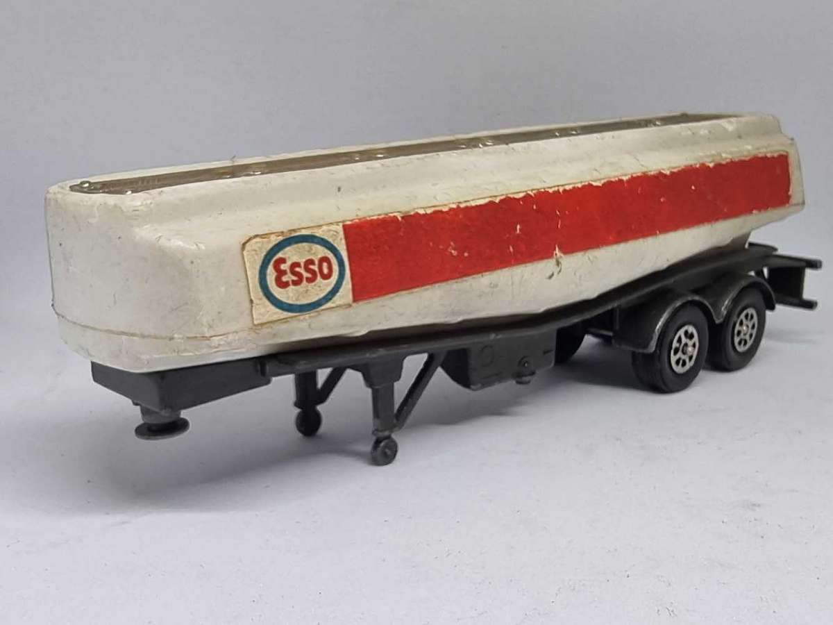 Corgi Juniors Whizzwheels Esso Mack R Series Esso Trailer Tanker.
