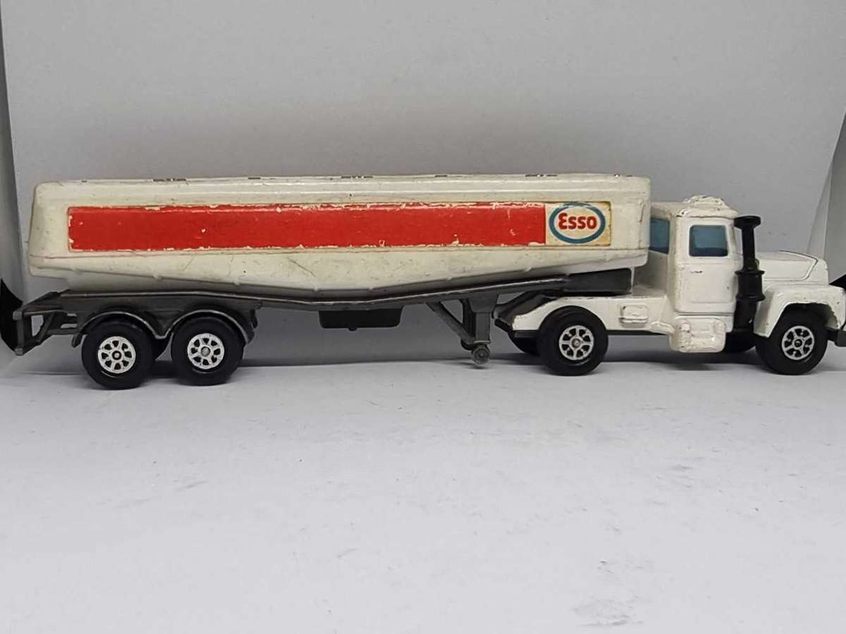 Corgi Juniors Whizzwheels Esso Mack R Series Esso Trailer Tanker.