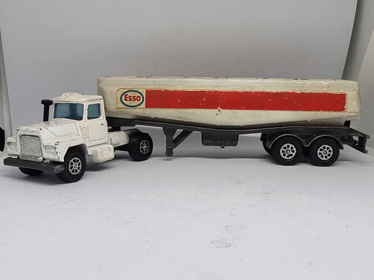 Corgi Juniors Whizzwheels Esso Mack R Series Esso Trailer Tanker.