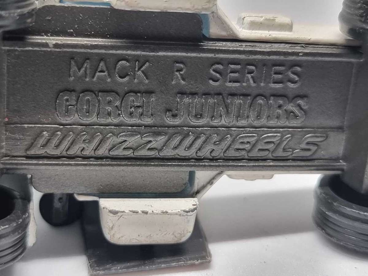 Corgi Juniors Whizzwheels Esso Mack R Series Esso Trailer Tanker.