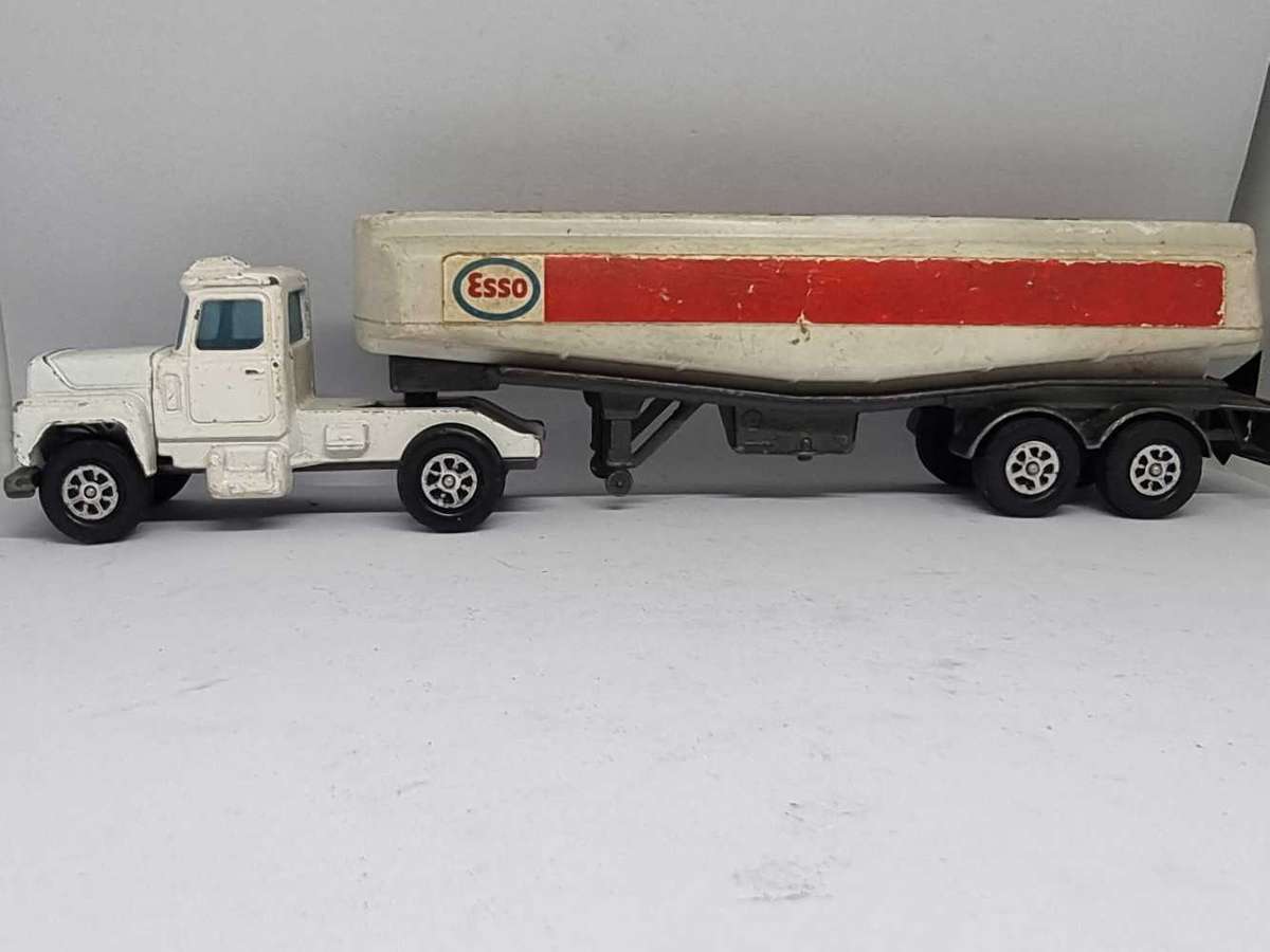 Corgi Juniors Whizzwheels Esso Mack R Series Esso Trailer Tanker.