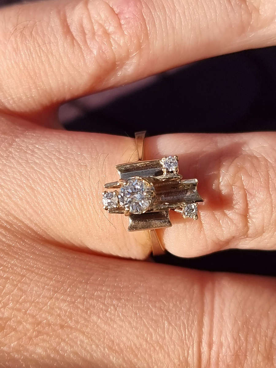 "Genuine" 0,45 Carat Natural Diamond "Engagement Designer" 9CT Yellow Gold Ring. ( Genuine Gold.)