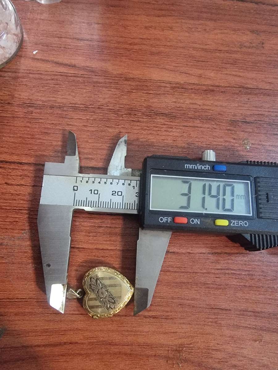 "Floral Design" 9CT Yellow Gold Locket Pendant.( Genuine Gold. )