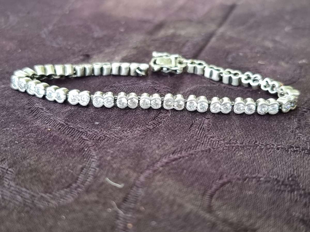 CZ Tennis Bracelet 925 Sterling Silver. ( Genuine Silver.)