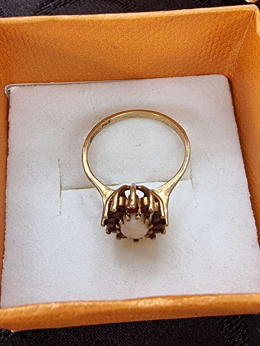 Dazzling Vintage  Genuine "SUGAR OPAL" and Garnet Halo 9CT Yellow Gold. ( Genuine Gold.)