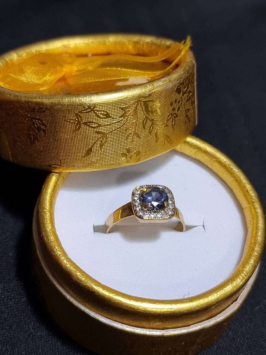 Cushion Cut Sapphire 9CT Yellow Gold Ring. ( Genuine Gold. )