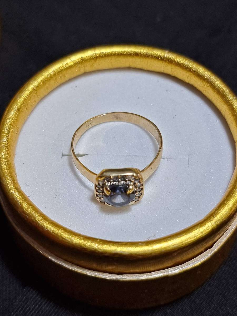 Cushion Cut Sapphire 9CT Yellow Gold Ring. ( Genuine Gold. )