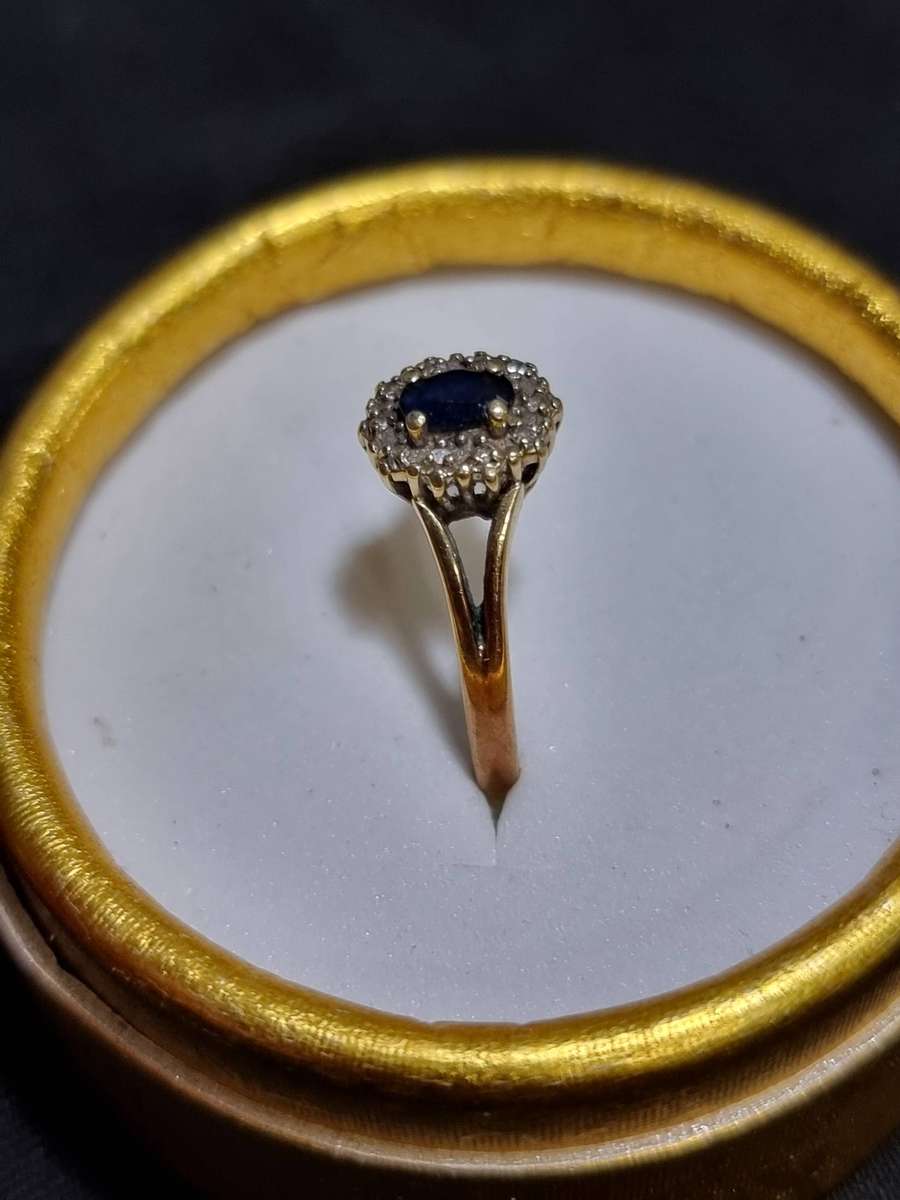 Blue Sapphire 9CT Yellow Gold Ring.( Genuine Gold.)