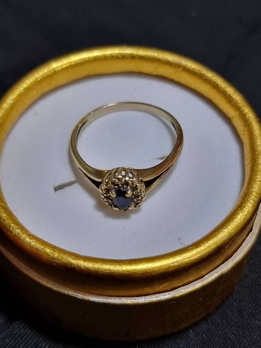 Blue Sapphire 9CT Yellow Gold Ring.( Genuine Gold.)