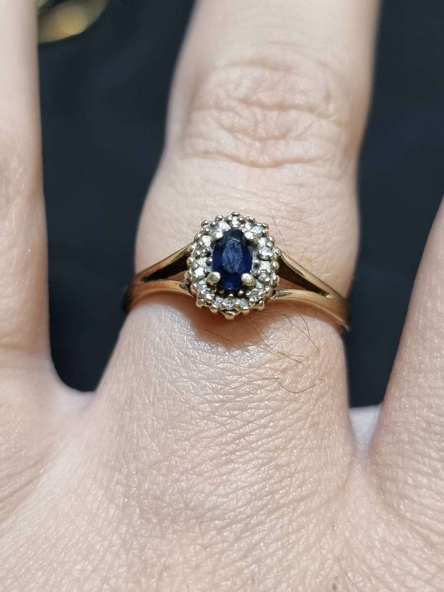 Blue Sapphire 9CT Yellow Gold Ring.( Genuine Gold.)