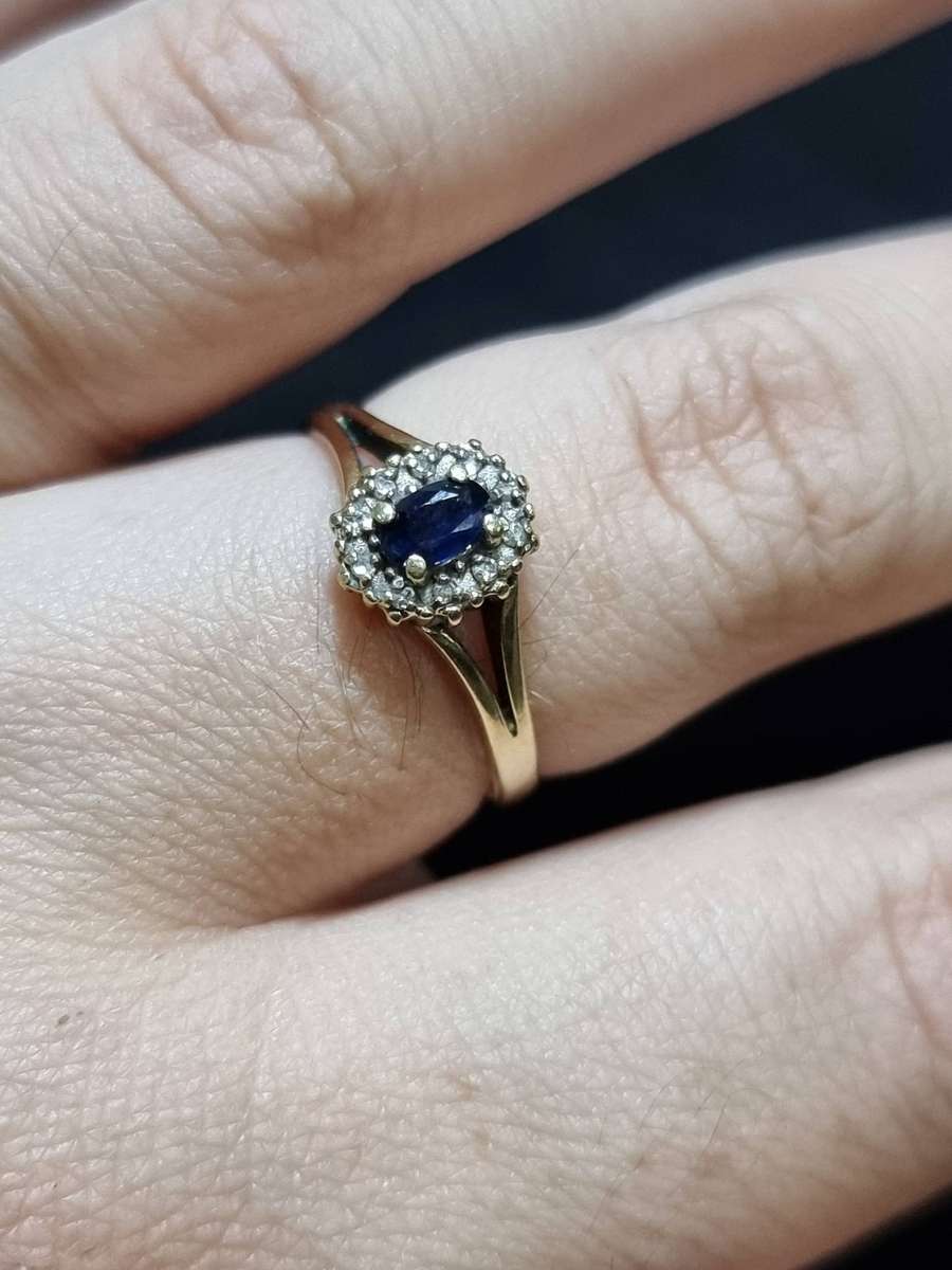 Blue Sapphire 9CT Yellow Gold Ring.( Genuine Gold.)