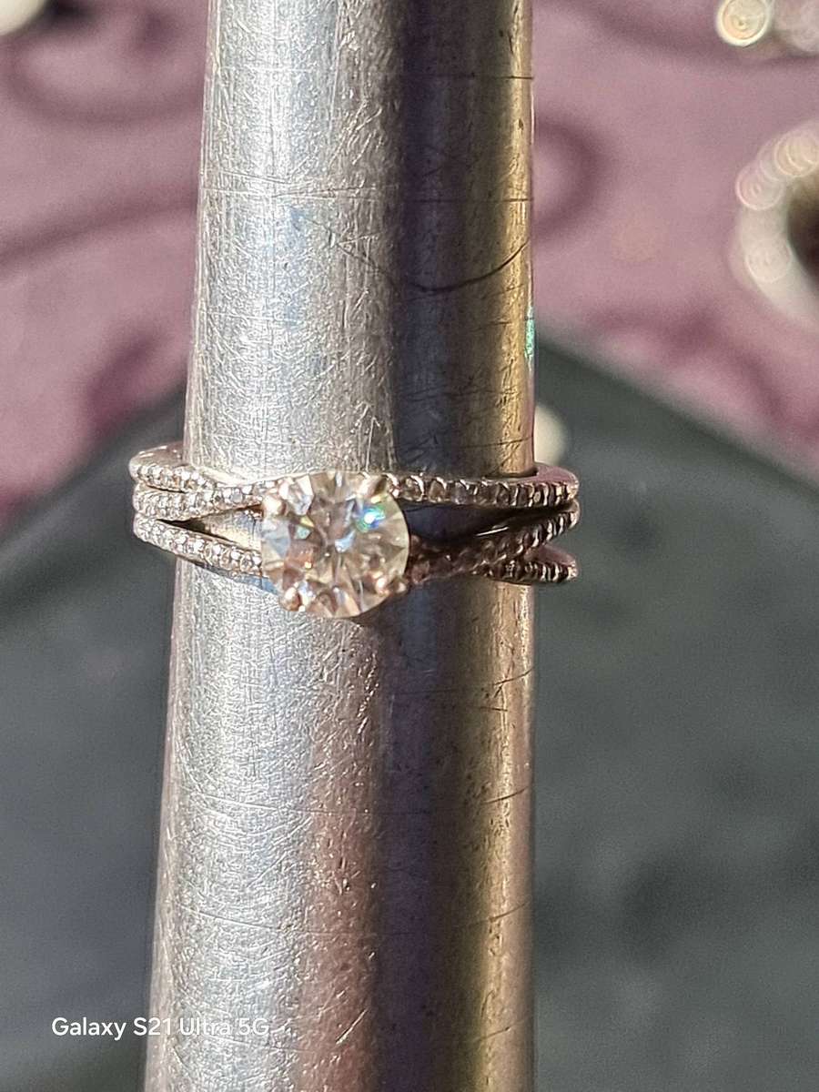 925 Sterling Silver Moissanite Solitaire Engagement Ring  Split Bypass Pavé Band. ( Genuine Silver.