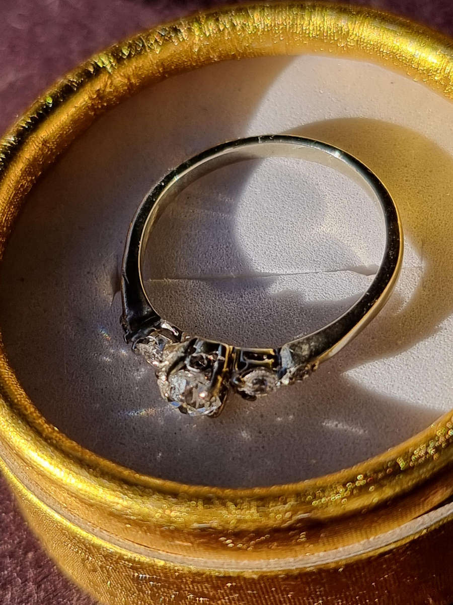 "0.70 CARAT NATURAL DIAMOND" ENGAGEMENY RING Set in 9CT White Gold. ( Genuine Gold.)