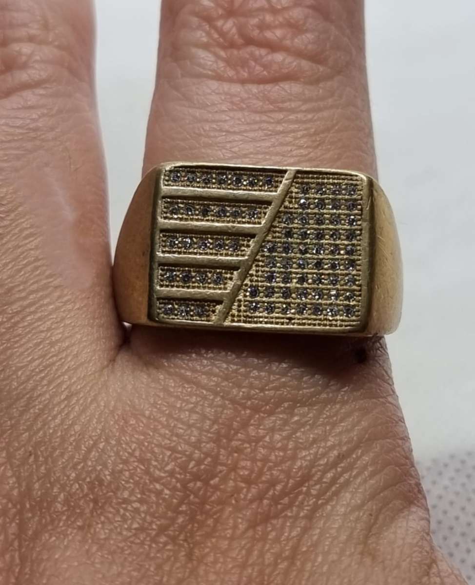 MENS "SIGNET RING" 925 Sterling Silver. Gold Plated ( Genuine Silver.)