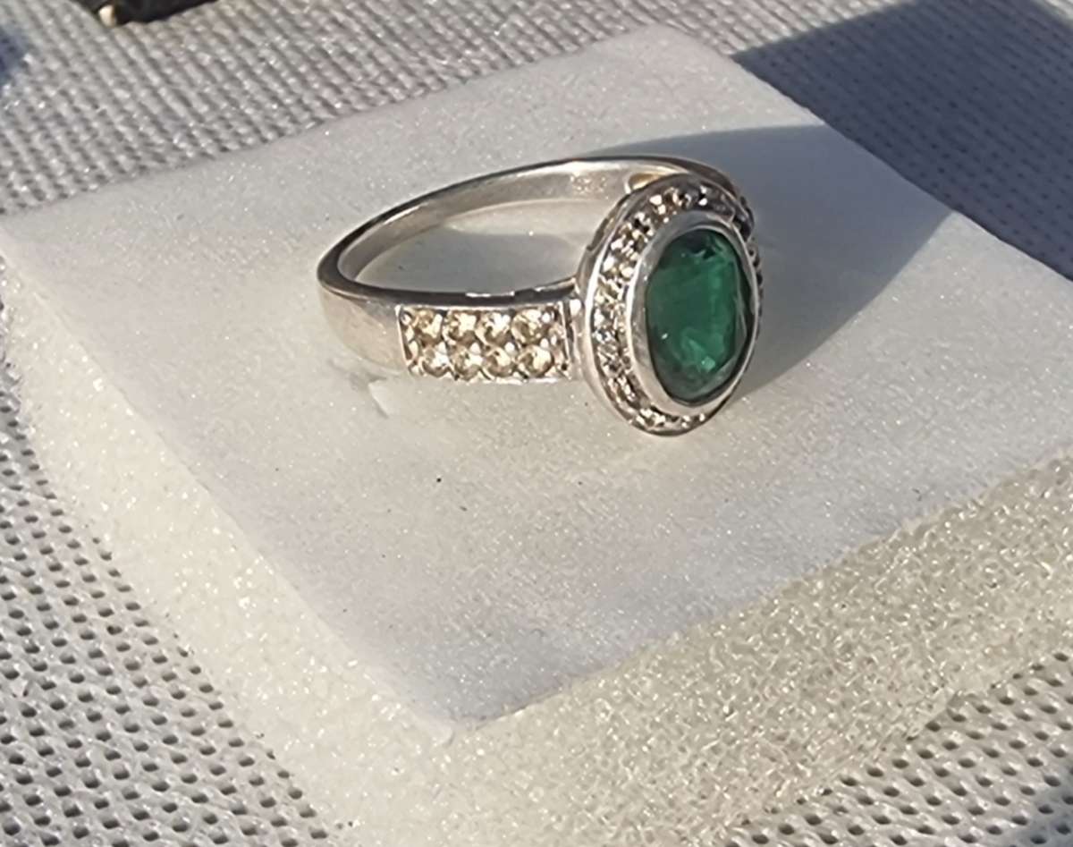 Green Oval CZ Cut 925 Sterling Silver Engagement Ring.( Genuine Silver.)
