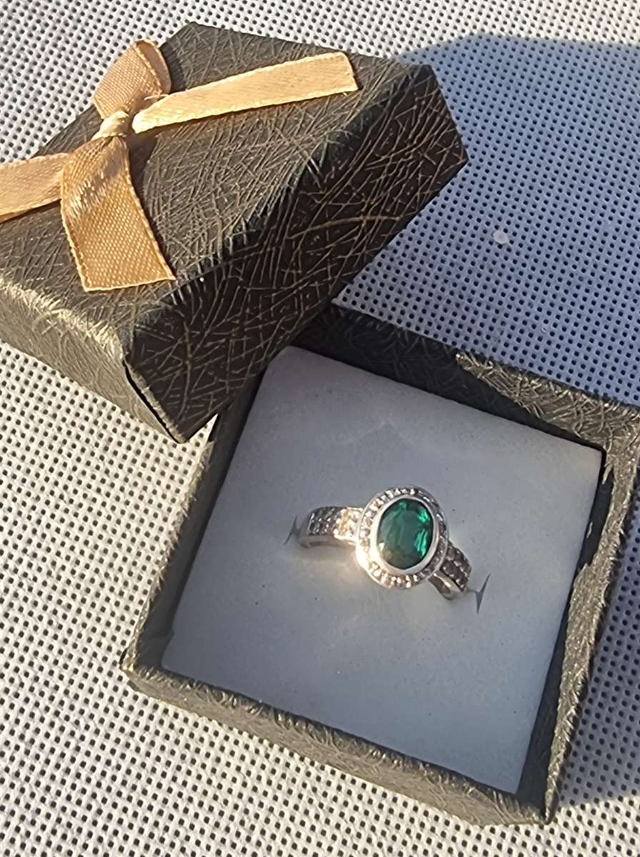 Green Oval CZ Cut 925 Sterling Silver Engagement Ring.( Genuine Silver.)