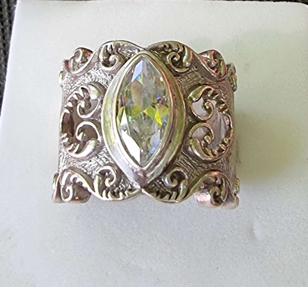 " ANTIQUE" Teardrop CZ 925 Sterling Silver Ring. ( Genuine Silver.)