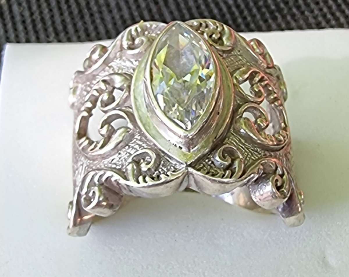 " ANTIQUE" Teardrop CZ 925 Sterling Silver Ring. ( Genuine Silver.)