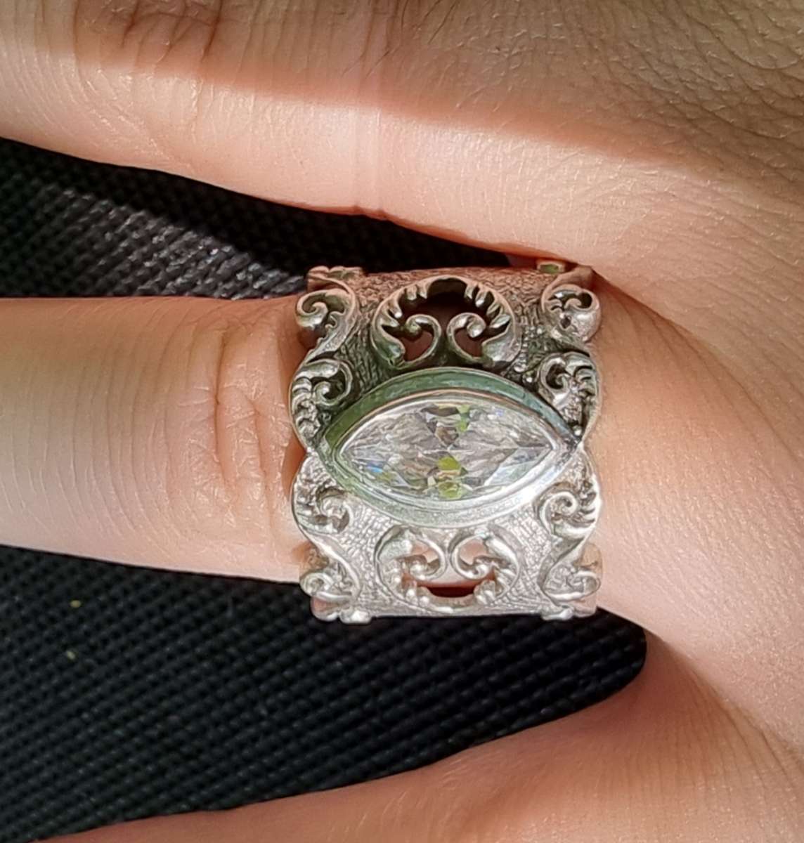 " ANTIQUE" Teardrop CZ 925 Sterling Silver Ring. ( Genuine Silver.)