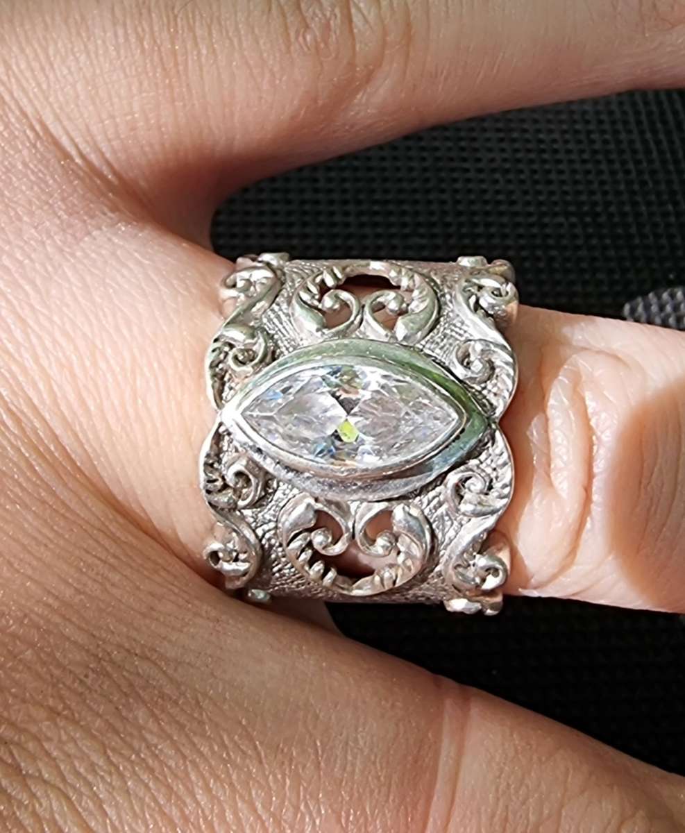 " ANTIQUE" Teardrop CZ 925 Sterling Silver Ring. ( Genuine Silver.)