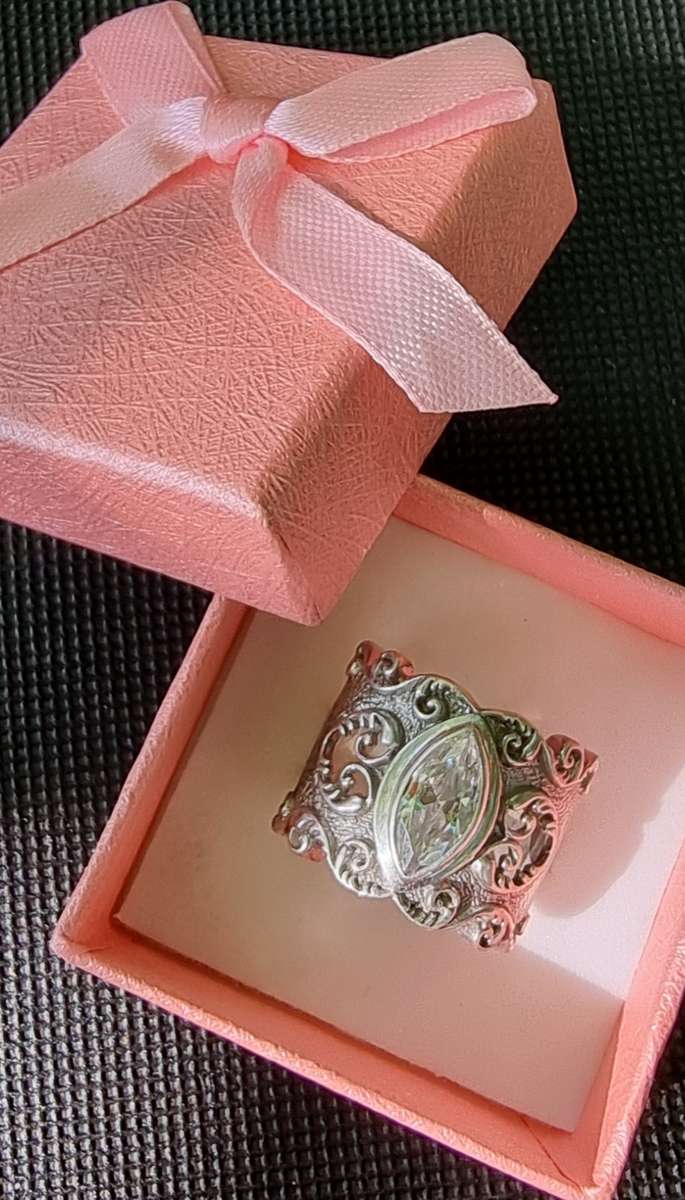 " ANTIQUE" Teardrop CZ 925 Sterling Silver Ring. ( Genuine Silver.)