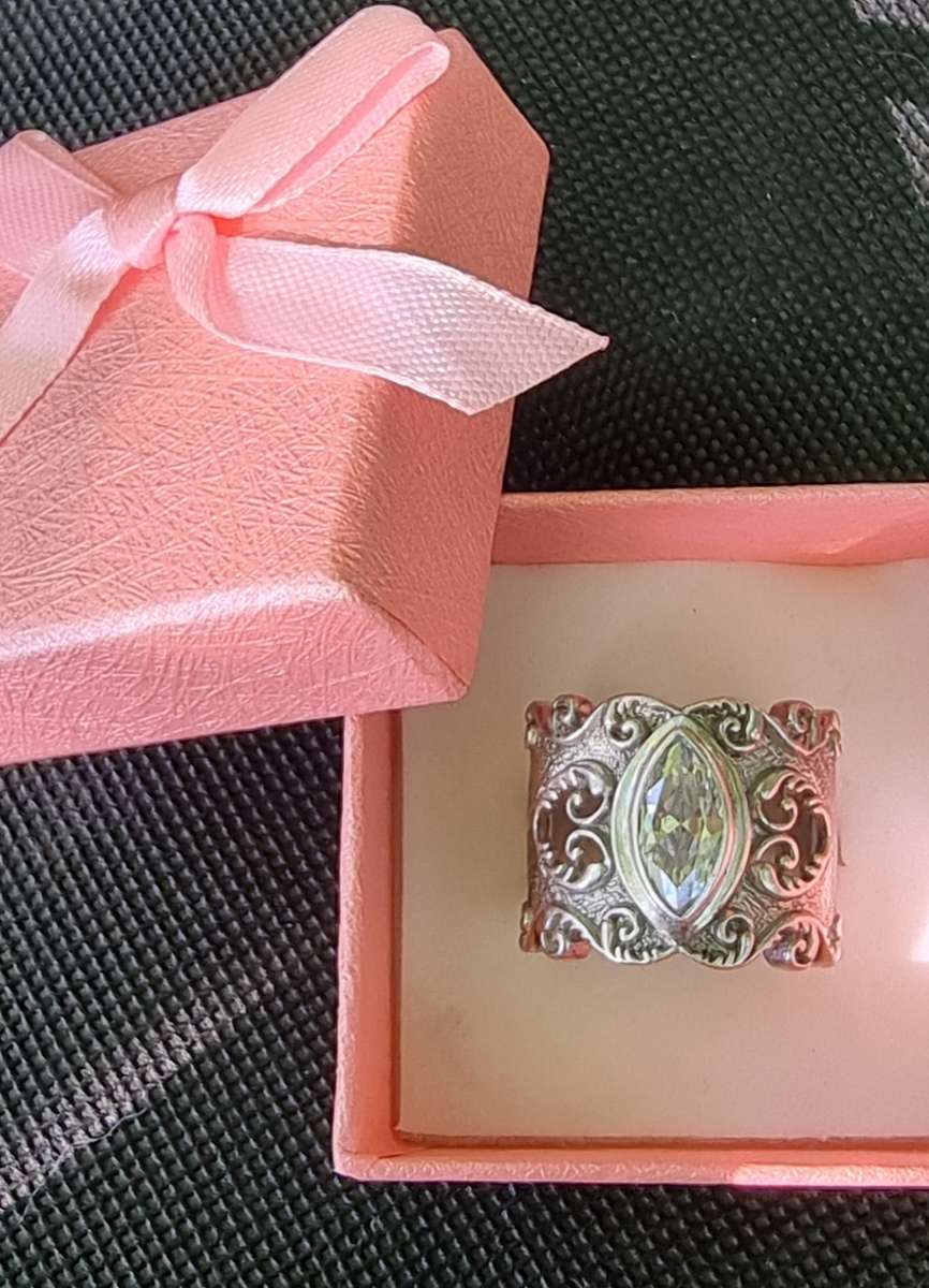 " ANTIQUE" Teardrop CZ 925 Sterling Silver Ring. ( Genuine Silver.)