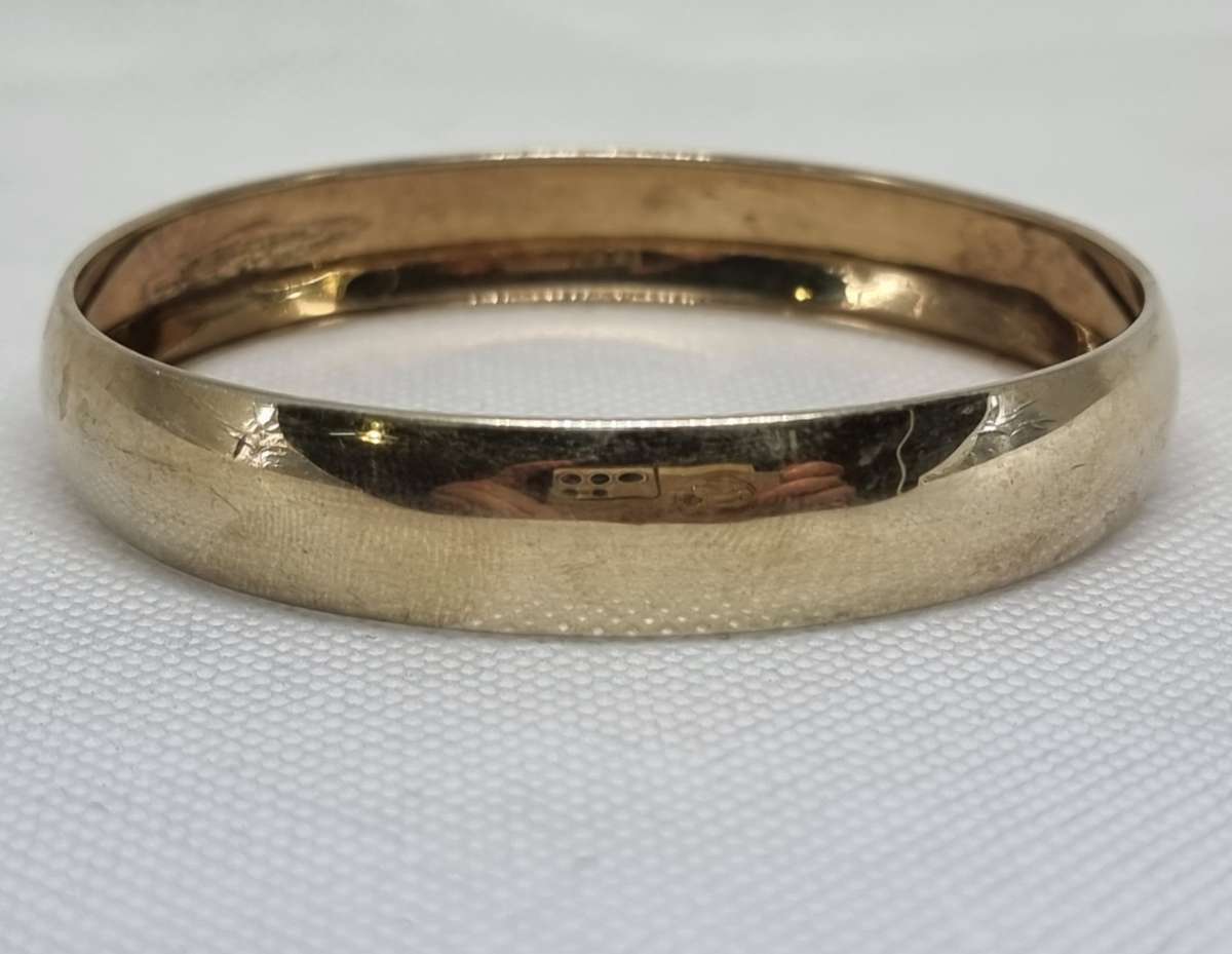 925 "STERLING SILVER" Yellow Gold Plated Bangle. (Genuine Silver.)