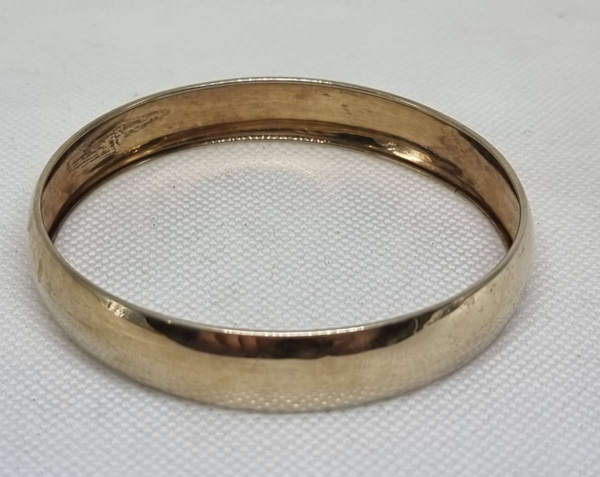 925 "STERLING SILVER" Yellow Gold Plated Bangle. (Genuine Silver.)