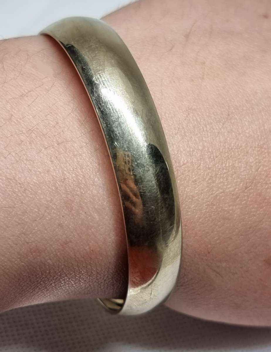 925 "STERLING SILVER" Yellow Gold Plated Bangle. (Genuine Silver.)