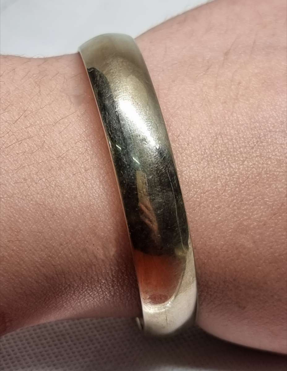 925 "STERLING SILVER" Yellow Gold Plated Bangle. (Genuine Silver.)