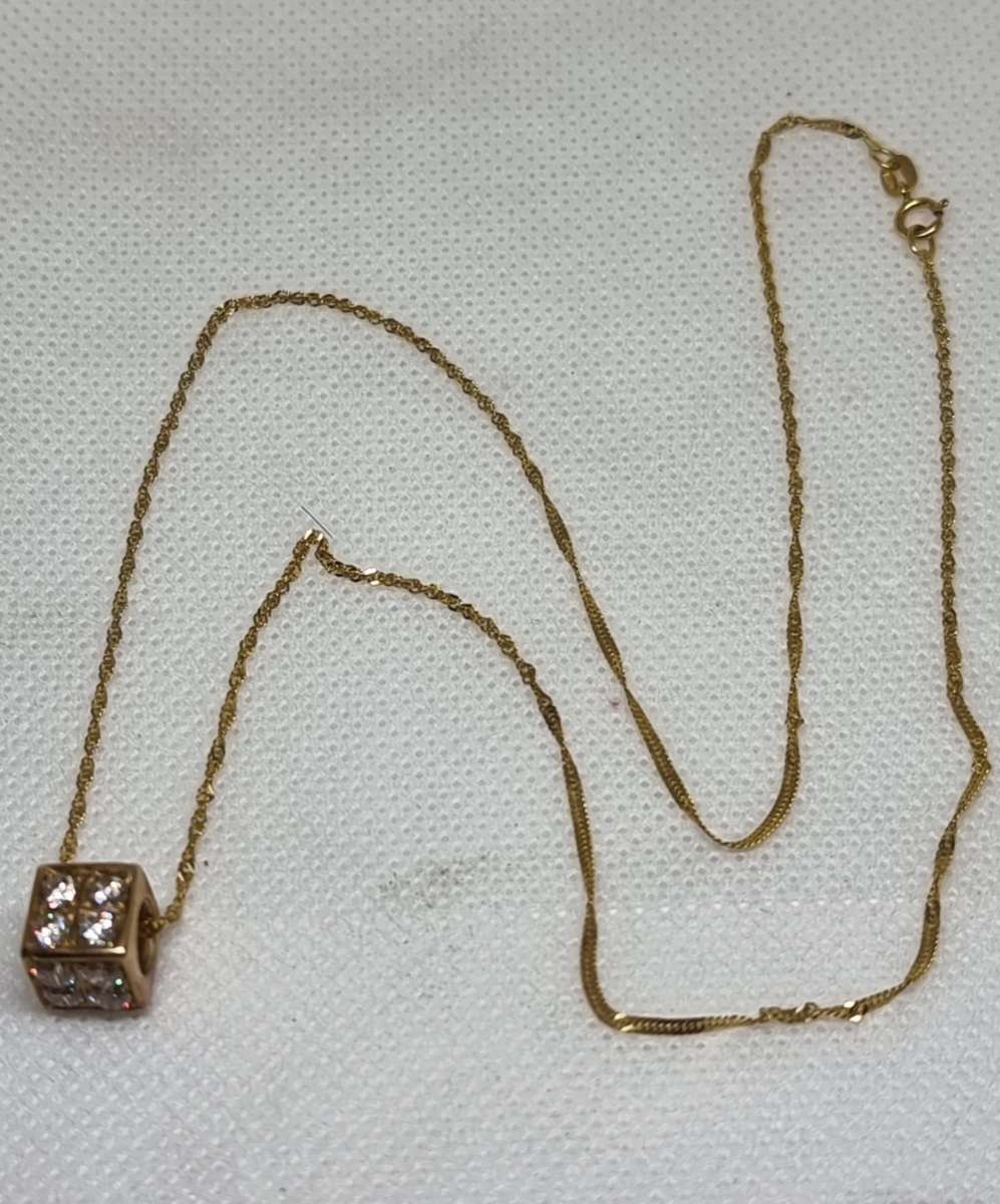 "ITALY "9CT Yellow "GOLD SQUARE BOX" CZ Pendant with Twisted Rope Chain.( Genuine Gold.)