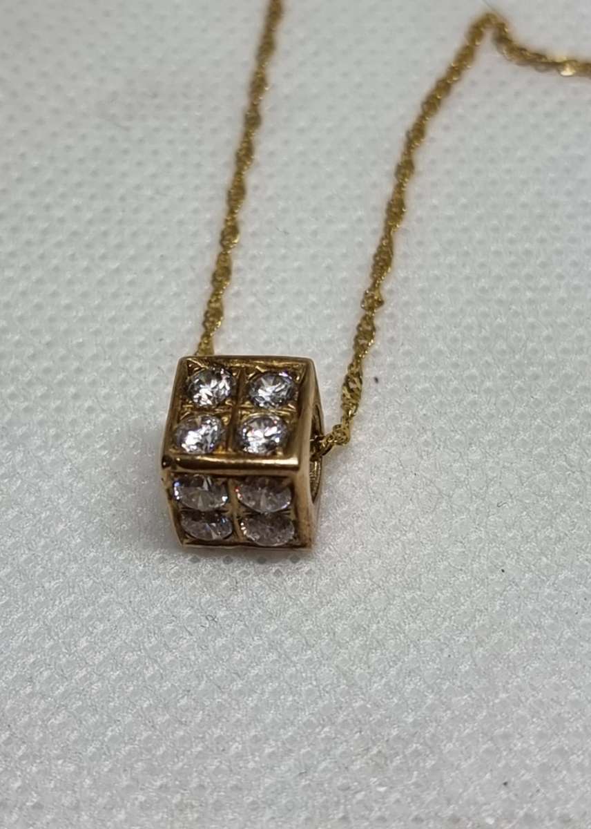 "ITALY "9CT Yellow "GOLD SQUARE BOX" CZ Pendant with Twisted Rope Chain.( Genuine Gold.)