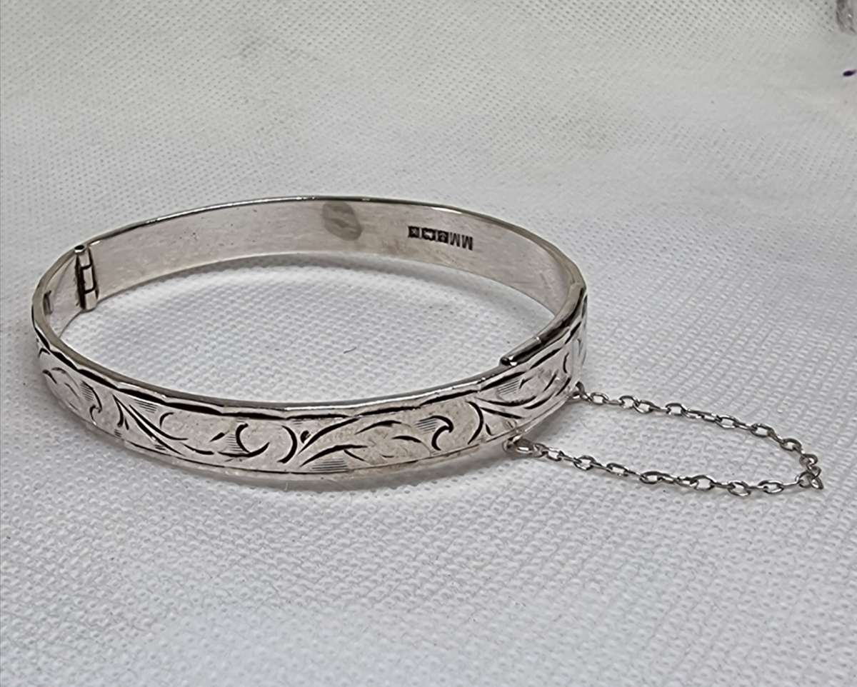 "HALL MARKED" ANTIQUE Engraved 925 "STERLING SILVER" Bangle. ( Genuine Silver. )